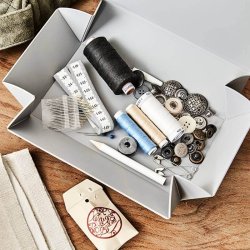 Uhmm Box - No. 01 Light Grey Box/Dark Grey Strap - 10x18 cm.