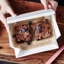 Uhmm Box - No. 01 White Box/Petrol Strap - 10x18 cm.