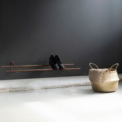 We Do Wood Skostativ - Shoe Rack - Rget Eg/Messing
